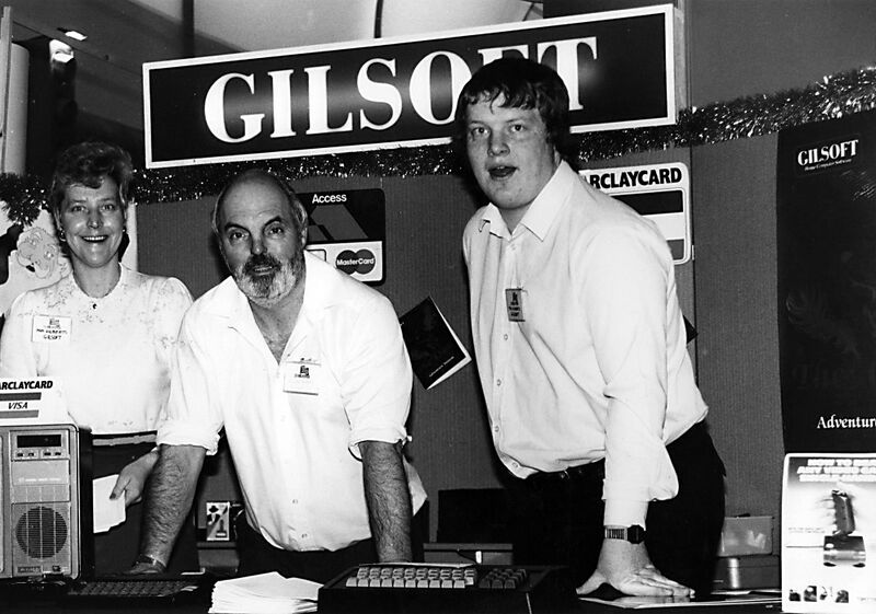 Archivo:Tim Gilbert and parents.jpg
